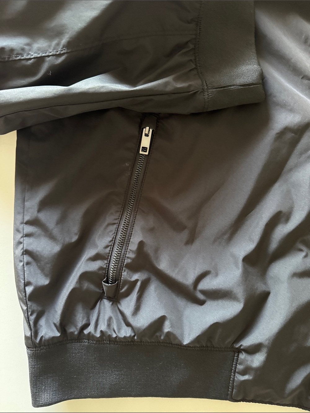 H&M Black Men's Lightweight Bomber Jacket - Picture 4 of 7